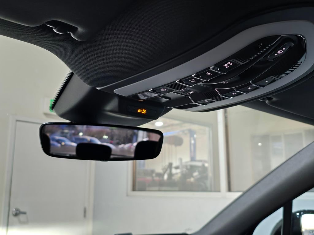 Used 2024 Porsche Macan image 17