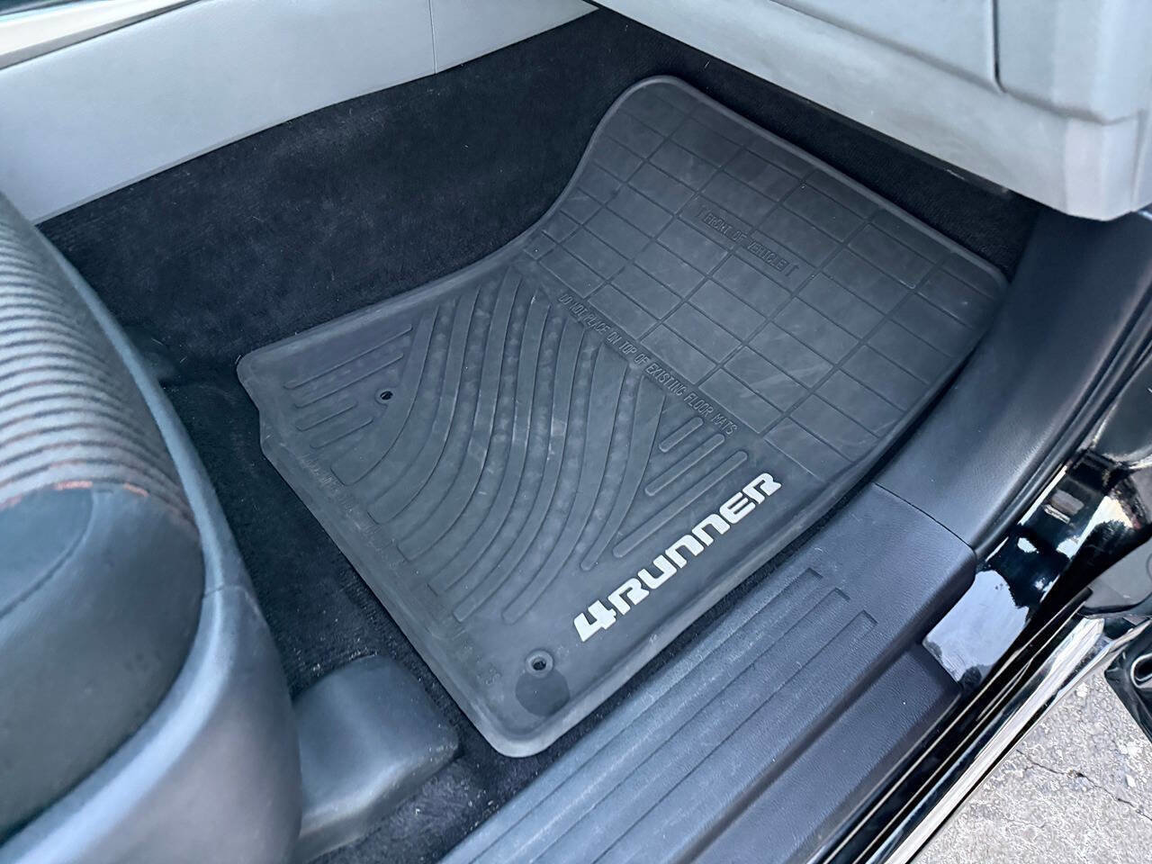 Used 2011 Toyota 4Runner SR5 w/ Convenience Pkg image 96