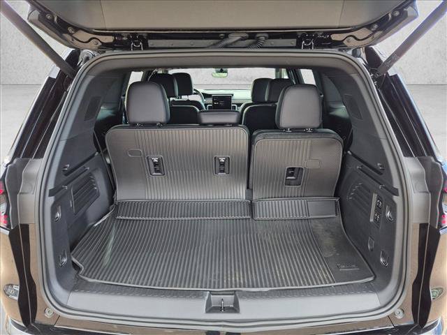 Used 2026 GMC Acadia Denali w/ Super Cruise Package FWD image 6