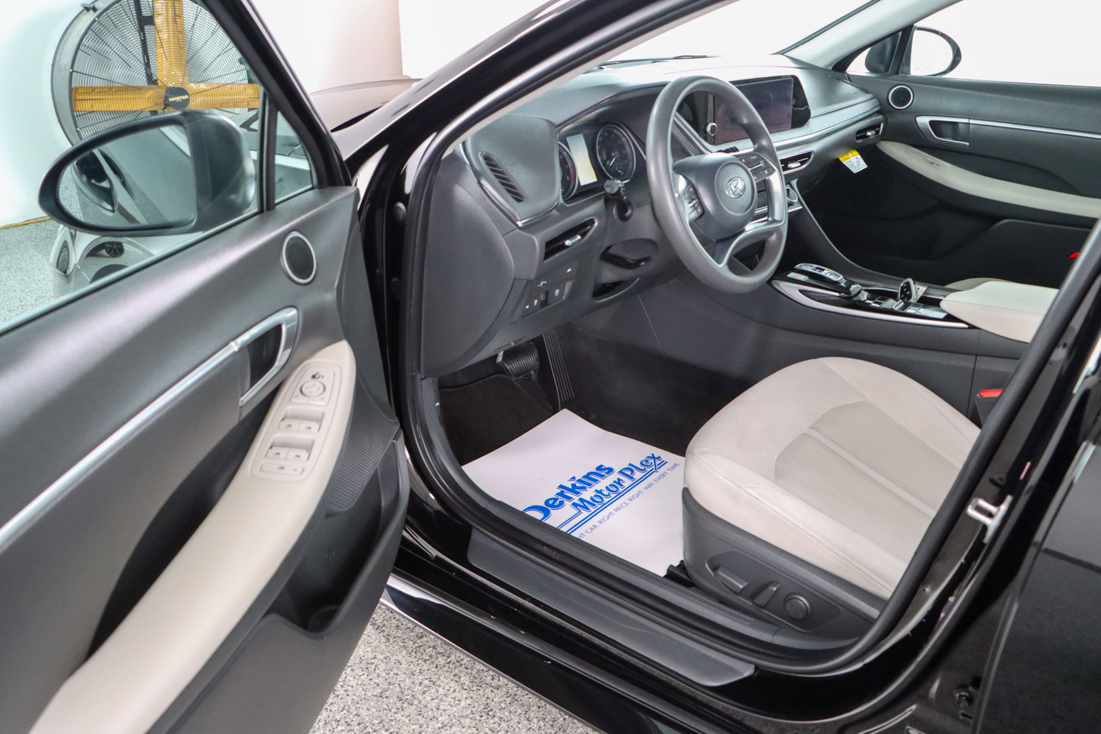 Used 2023 Hyundai Sonata SEL w/ Cargo Package image 3