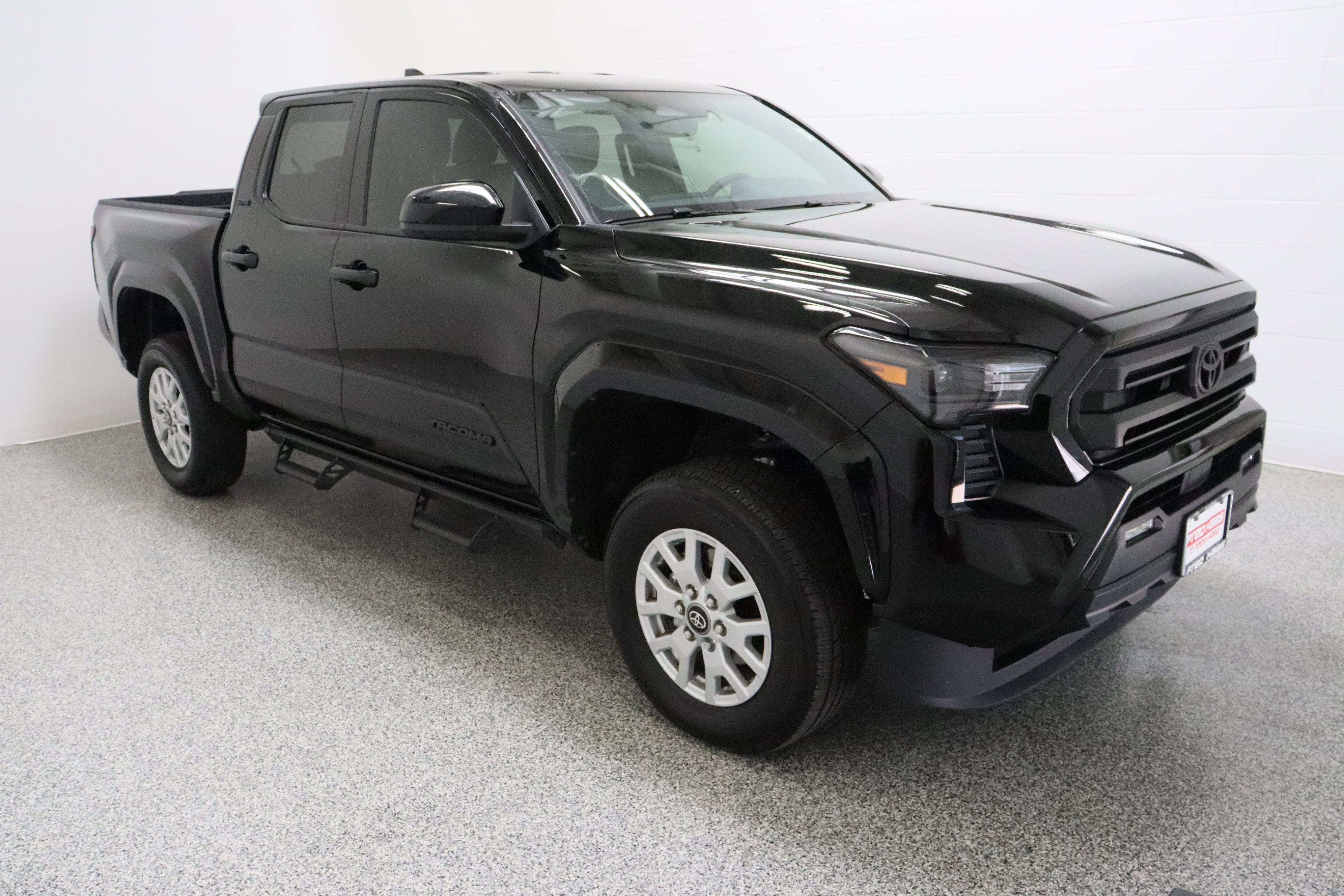 Used 2025 Toyota Tacoma SR5 AWD/4WD image 4