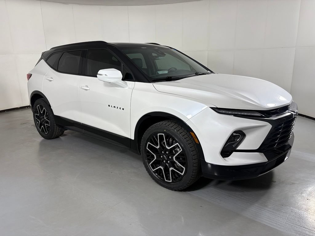 Certified 2023 Chevrolet Blazer RS w/ Driver Confidence II Package FWD image 2