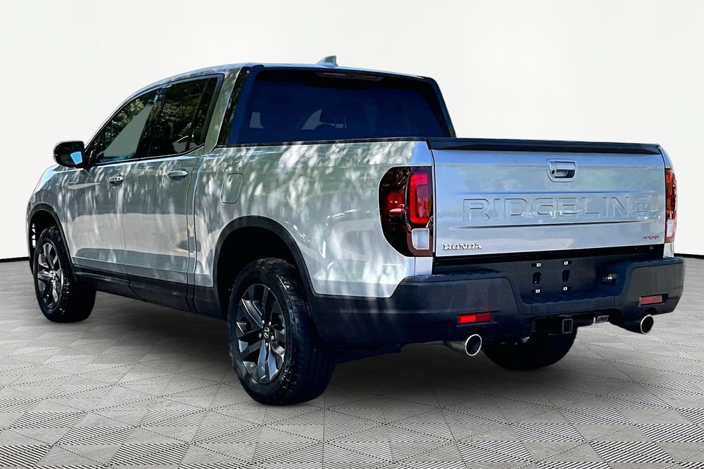 Used 2025 Honda Ridgeline Sport image 5
