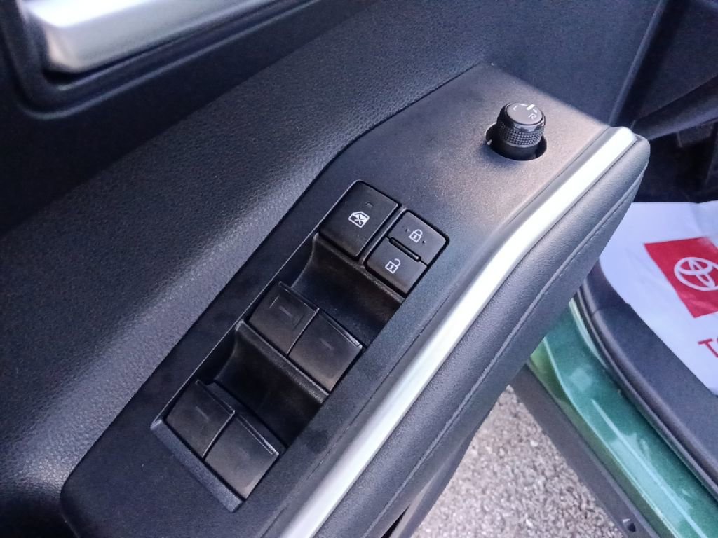 Used 2024 Toyota Highlander XLE image 12