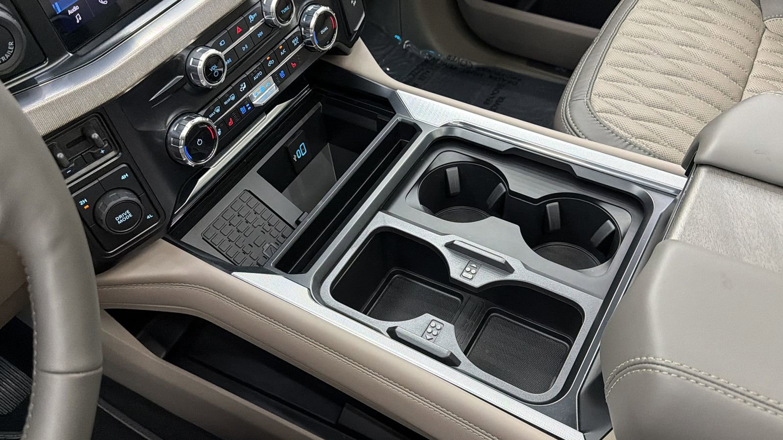 Used 2026 Ford F450 Platinum w/ Platinum Plus Package image 26