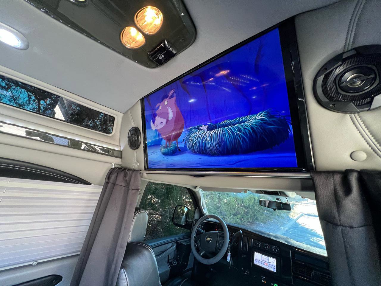 Used 2017 Chevrolet Express 2500 image 40