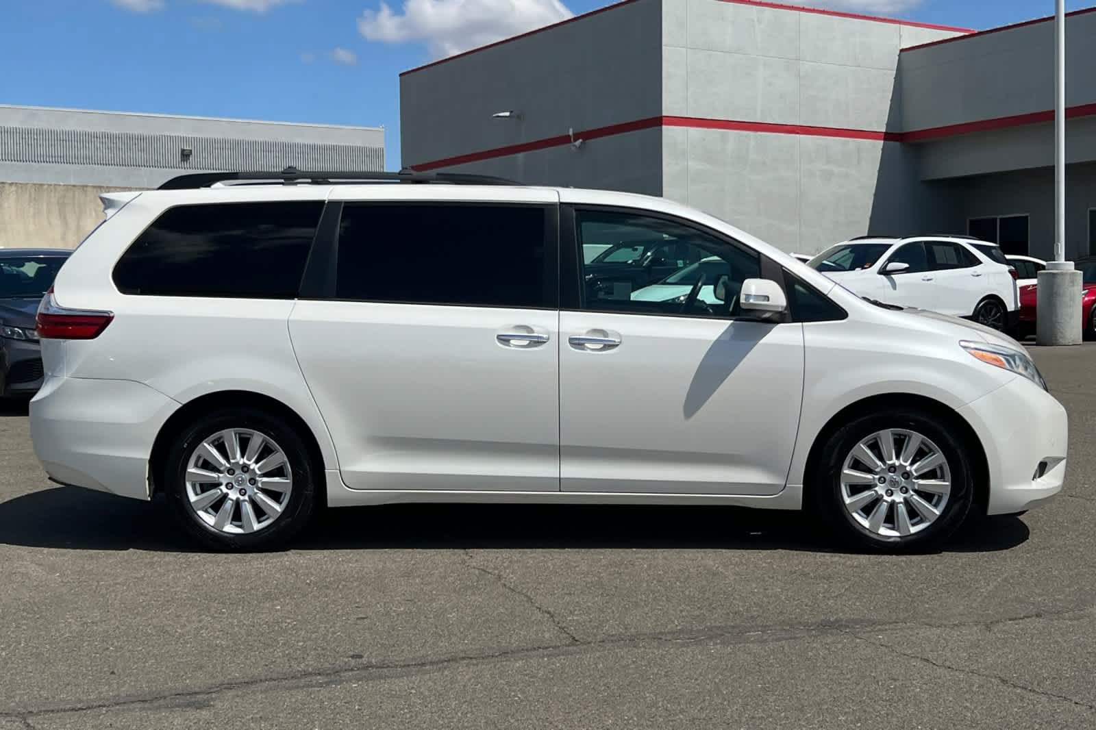 Certified 2017 Toyota Sienna Limited Premium FWD image 6