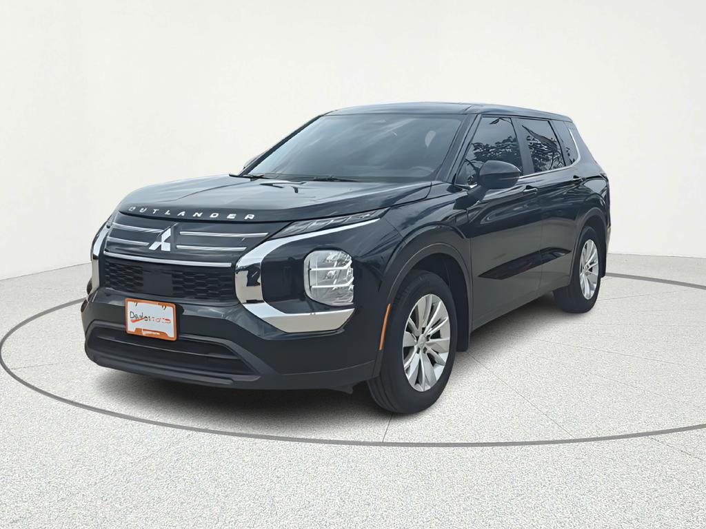 Used 2025 Mitsubishi Outlander ES image 1