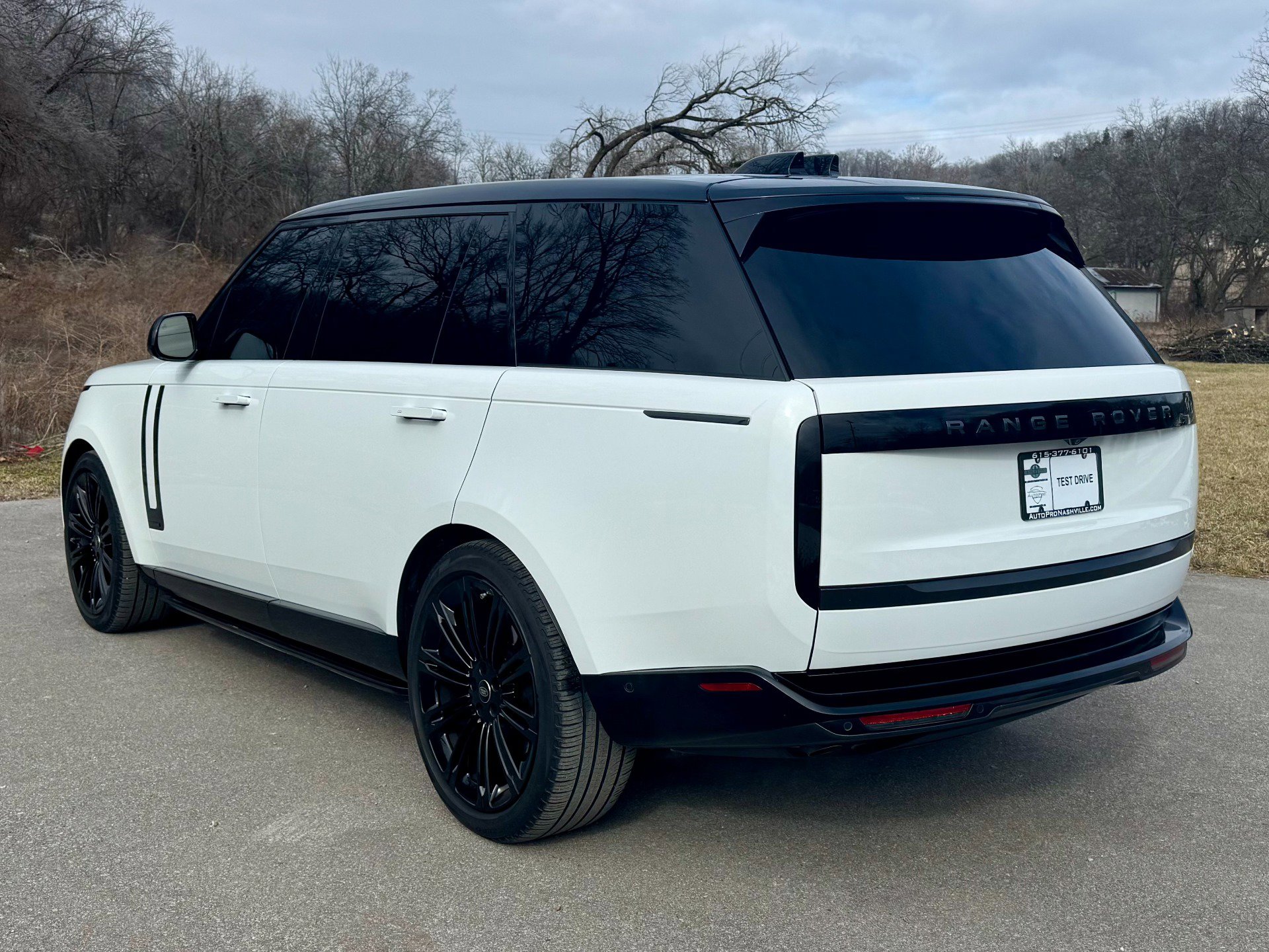 Used 2024 Land Rover Range Rover Long Wheelbase Autobiography image 4