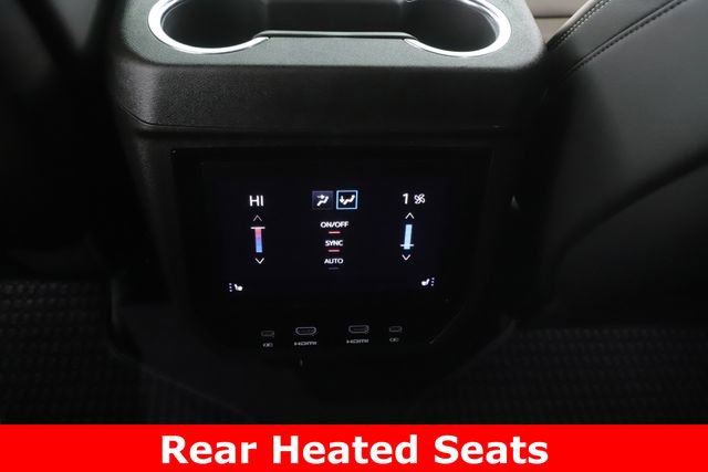 Used 2025 GMC Yukon Denali Ultimate AWD/4WD image 32