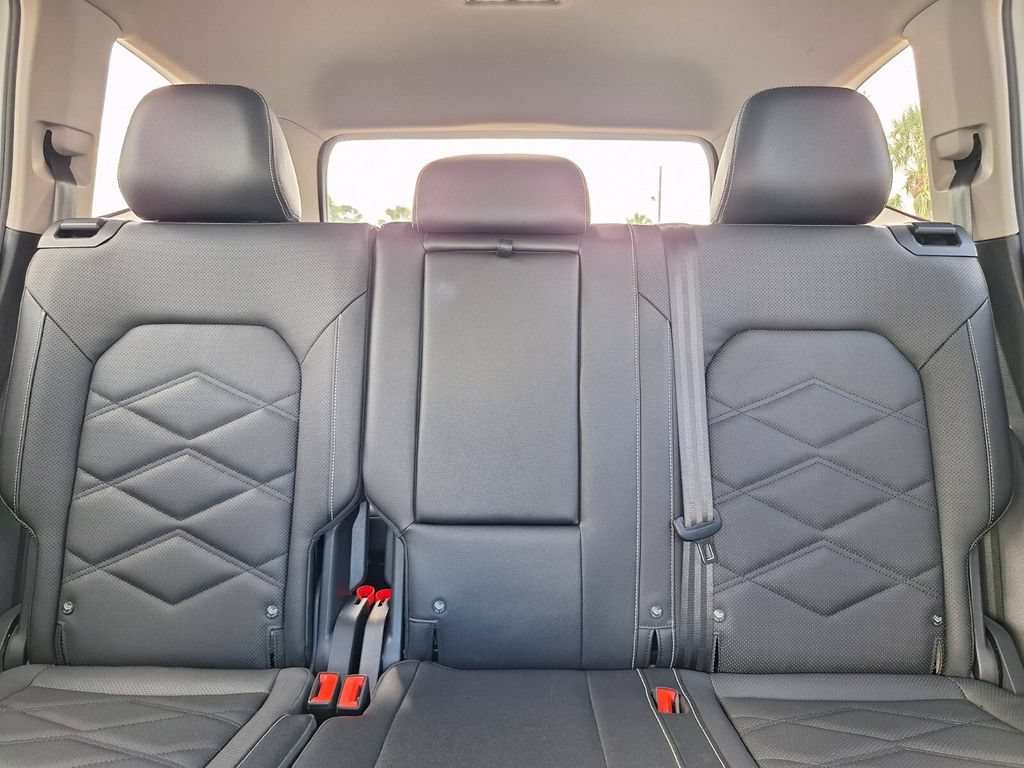 Used 2025 Volkswagen Atlas SE FWD image 24