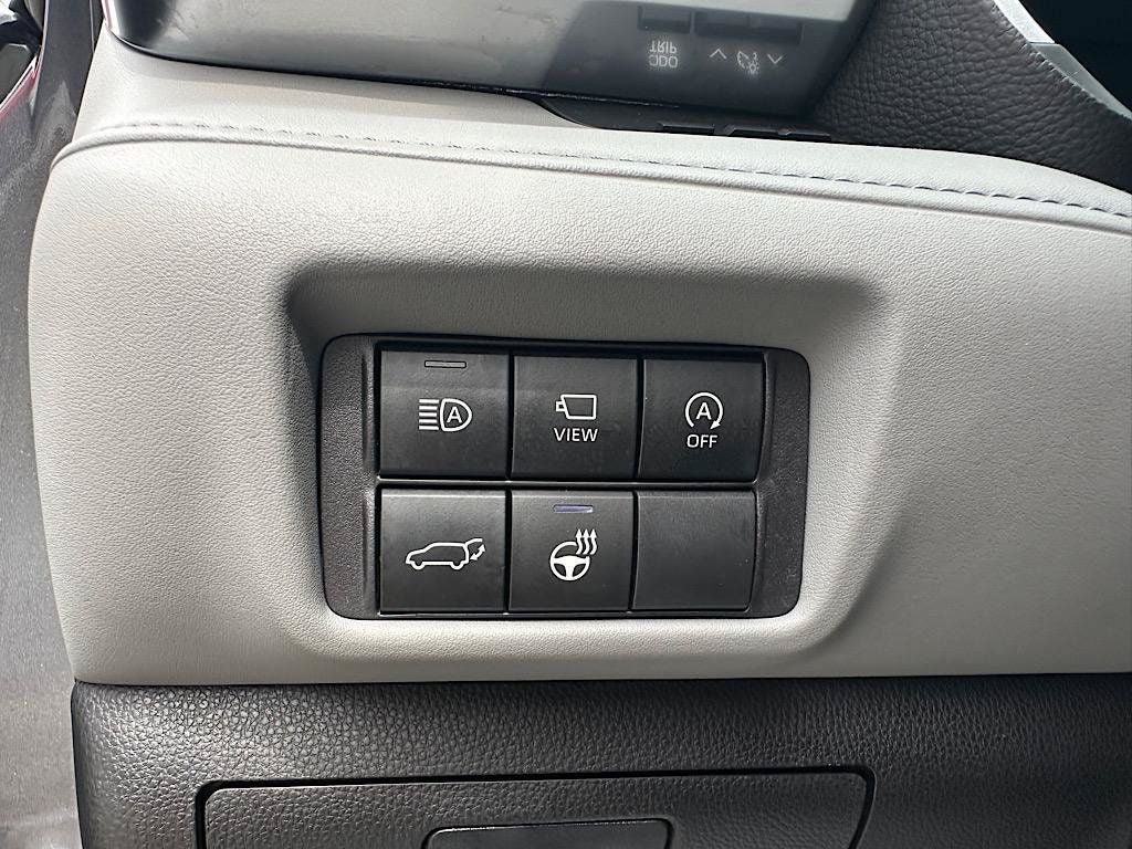 Certified 2023 Toyota Highlander Limited FWD image 23