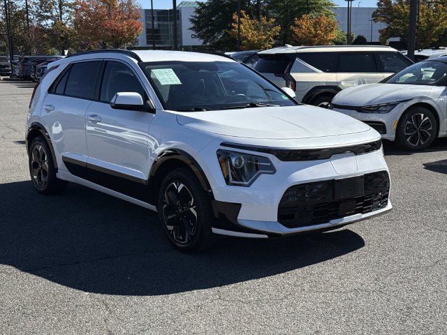 Used 2023 Kia Niro Wind w/ Wind Preserve Package FWD image 1