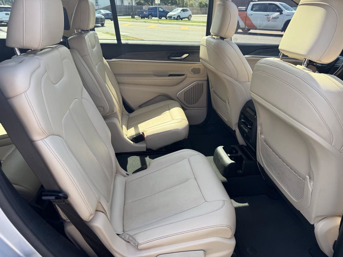 Used 2021 Jeep Grand Cherokee L Limited AWD/4WD image 17