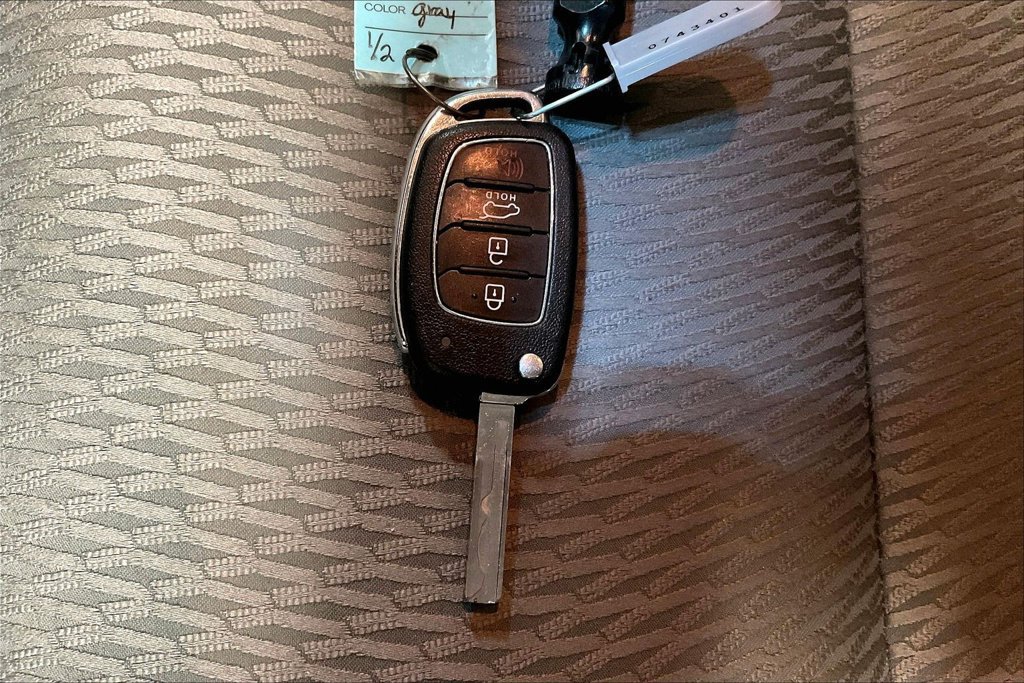 Used 2019 Hyundai Santa Fe XL SE FWD image 12