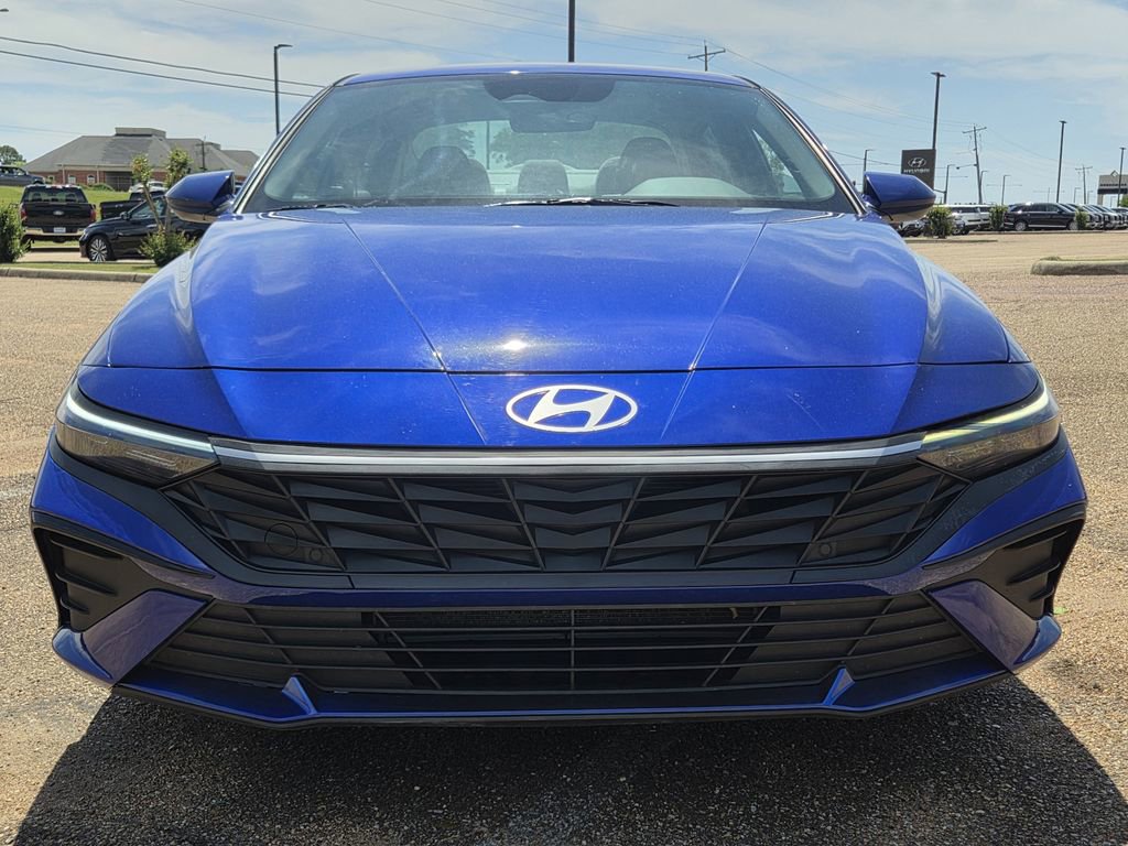 Used 2024 Hyundai Elantra SEL FWD image 2