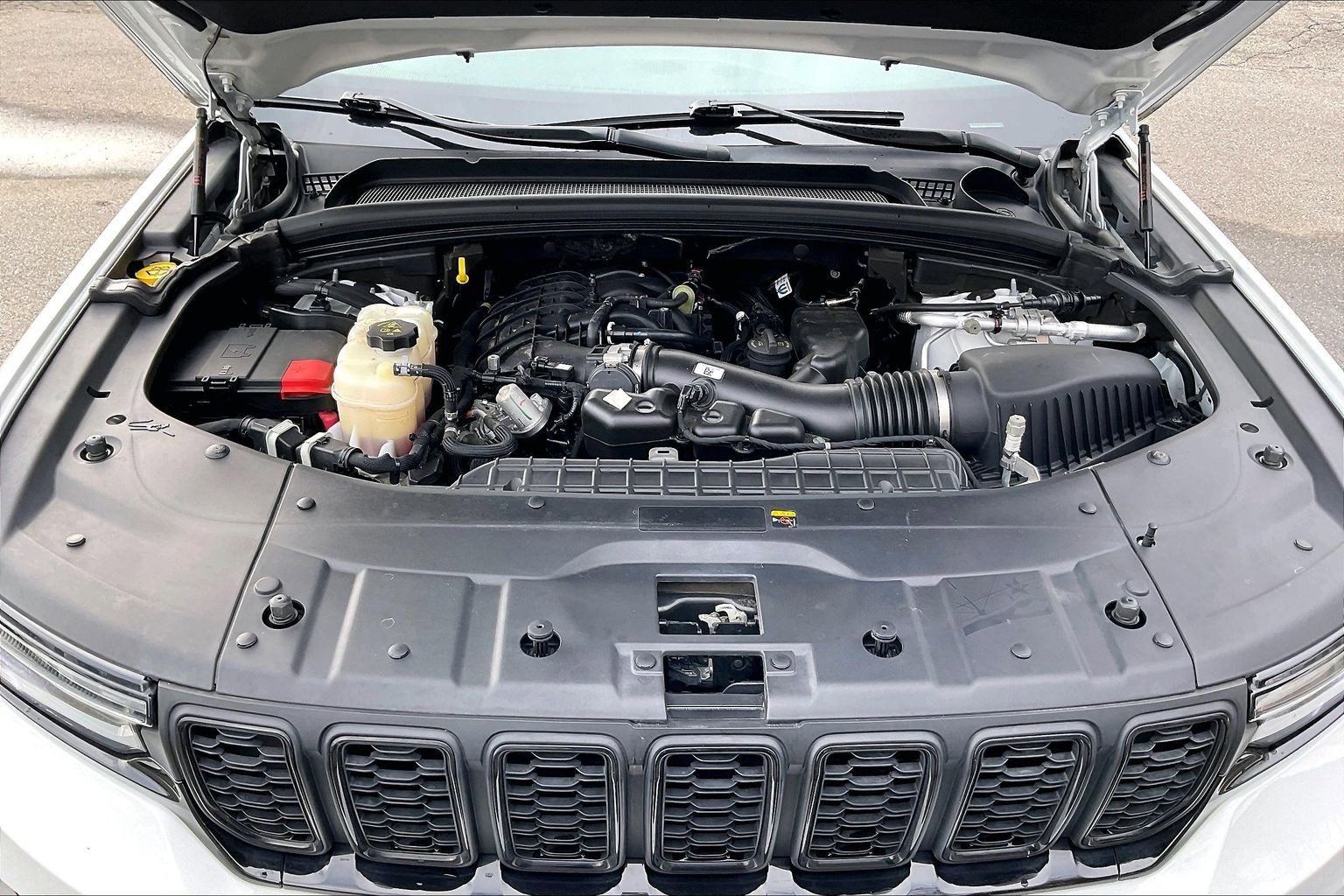 Certified 2023 Jeep Grand Cherokee Altitude image 9