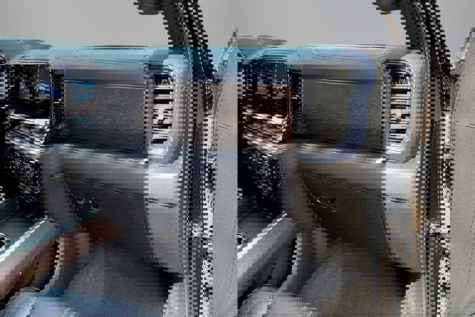 Used 2024 Chevrolet Silverado 3500 High Country w/ Technology Package image 27