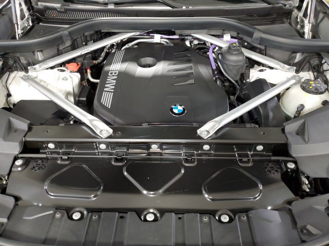 Used 2025 BMW X5 xDrive40i w/ M Sport Package AWD/4WD image 36