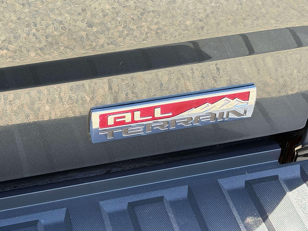 Used 2018 GMC Sierra 1500 SLT AWD/4WD image 31