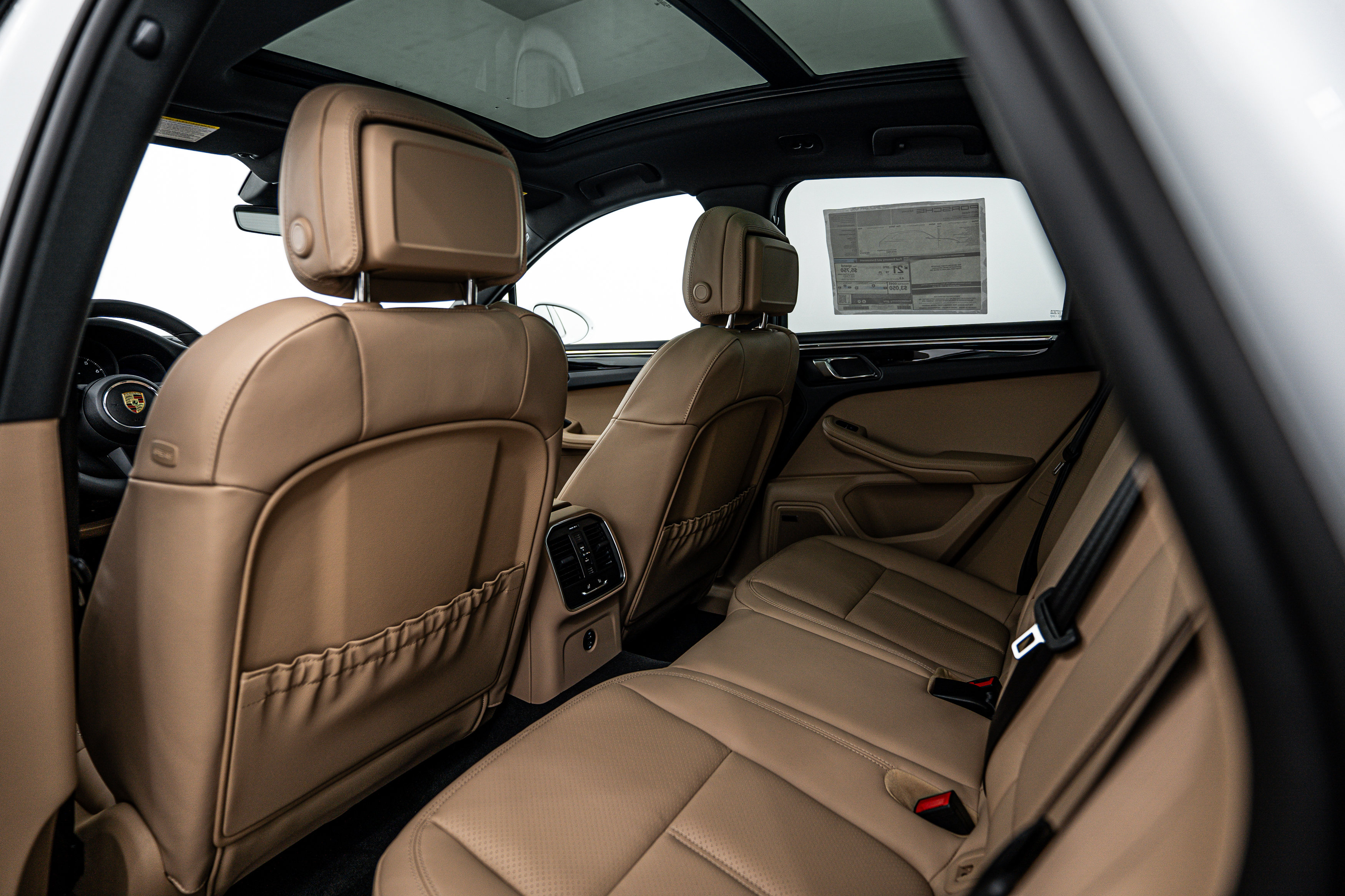 Certified 2025 Porsche Macan image 24