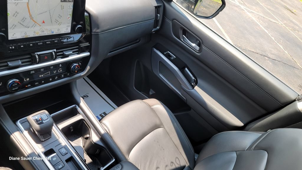 Used 2025 Nissan Pathfinder SL FWD image 23