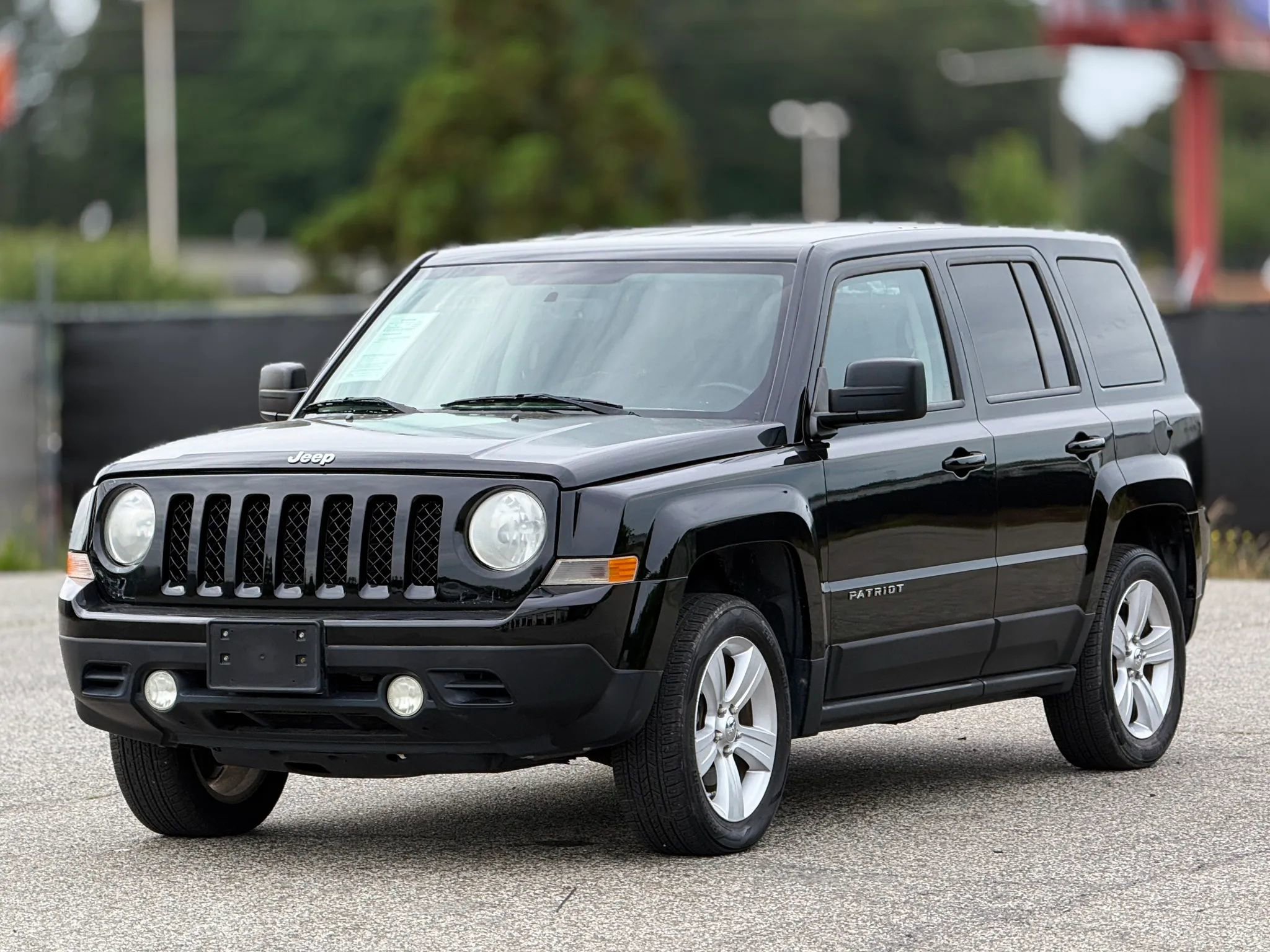 Used 2012 Jeep Patriot Latitude FWD image 6