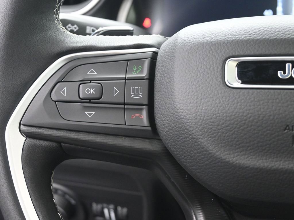 New 2025 Jeep Grand Cherokee Laredo image 23