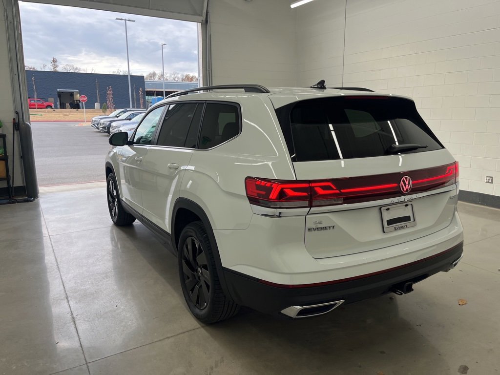 Certified 2025 Volkswagen Atlas SE image 3
