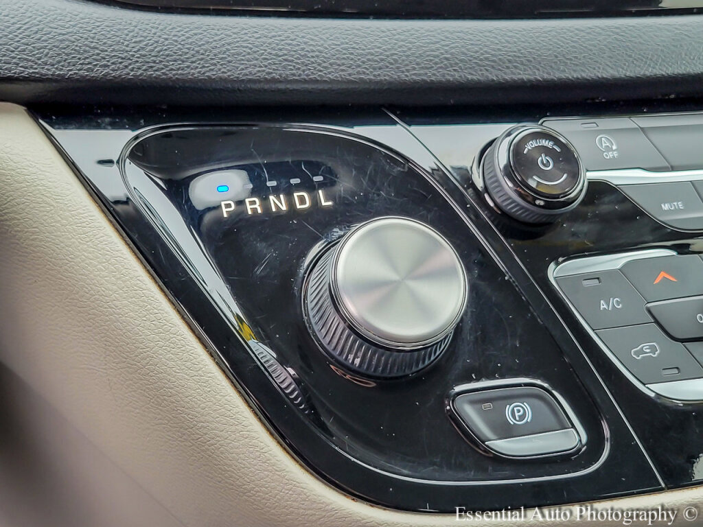 Used 2022 Chrysler Voyager LX image 25