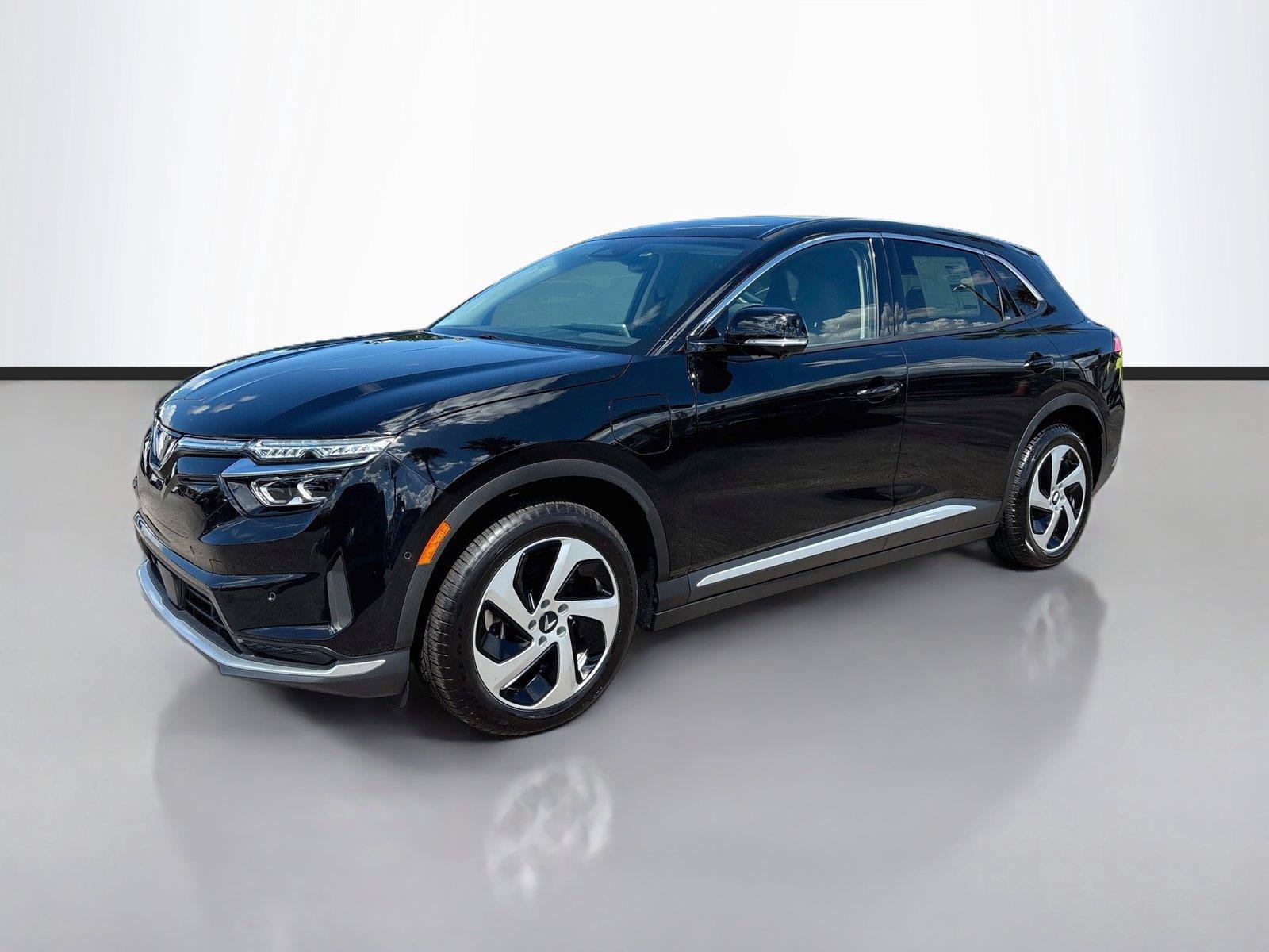 New 2027 VinFast VF 8 Eco AWD/4WD image 3