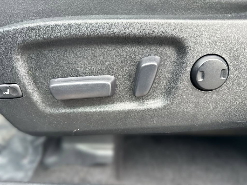 Used 2019 Toyota Highlander XLE w/ Carpet Mat Package (TMS) image 14