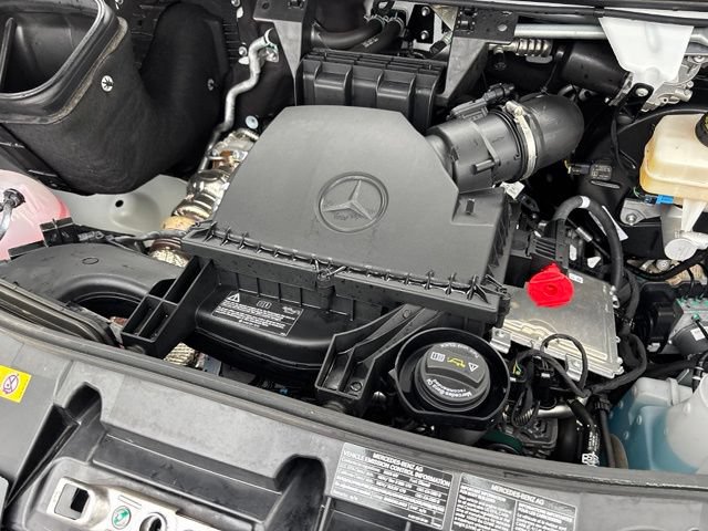 Used 2025 Mercedes-Benz Sprinter 2500 image 38