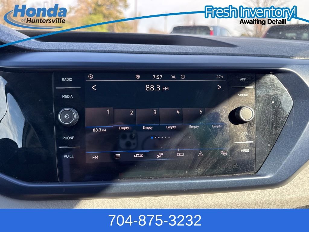 Used 2023 Volkswagen Taos SE w/ Panoramic Sunroof Package image 27