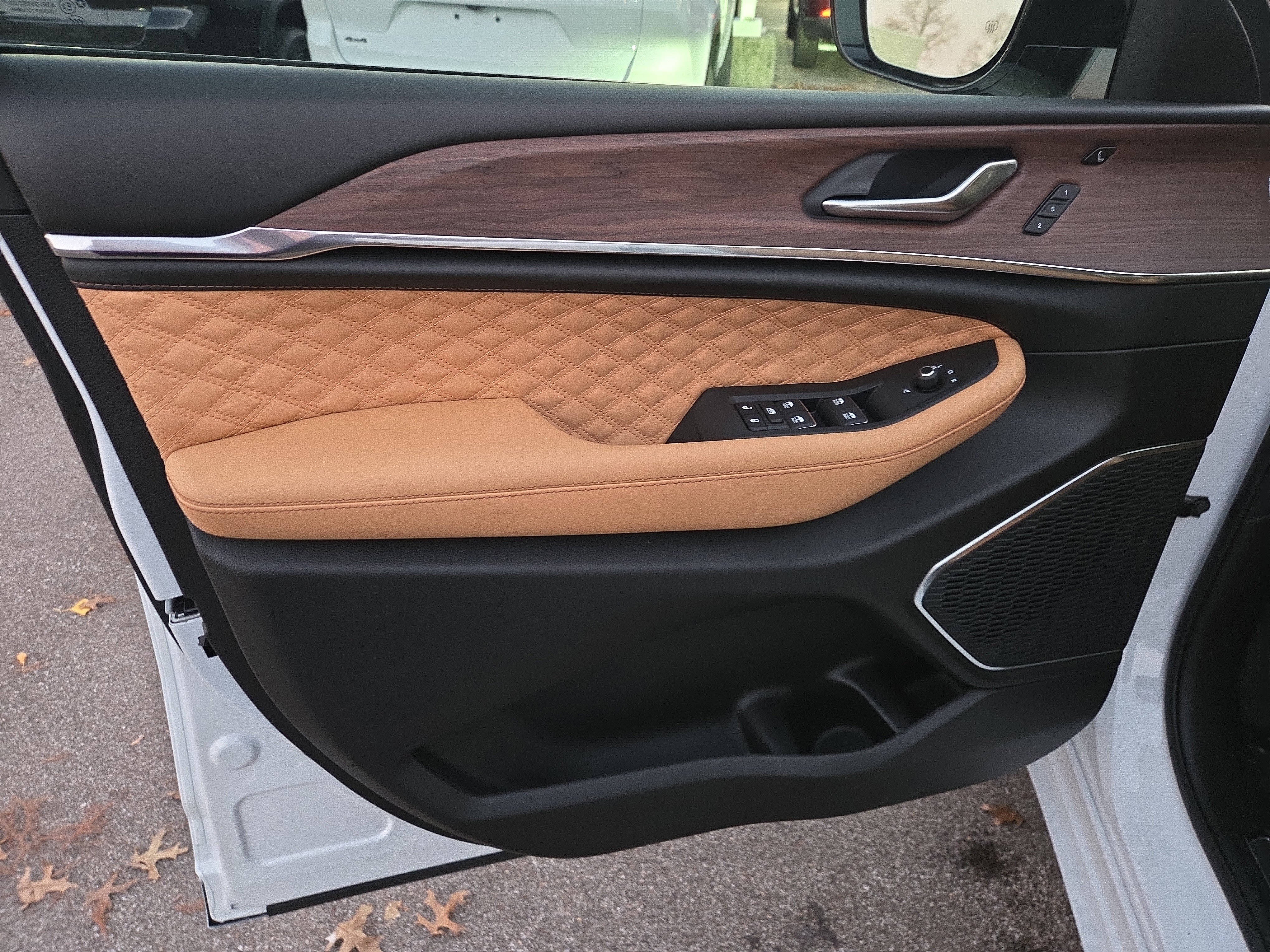 New 2025 Jeep Grand Cherokee Summit w/ Adv Protech Group IV image 4