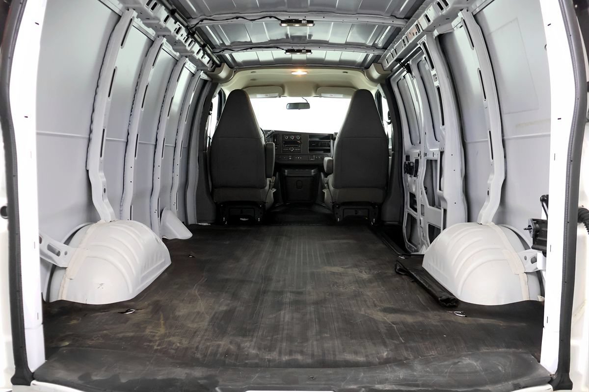 Used 2018 Chevrolet Express 2500 w/ Driver Convenience Package RWD image 20