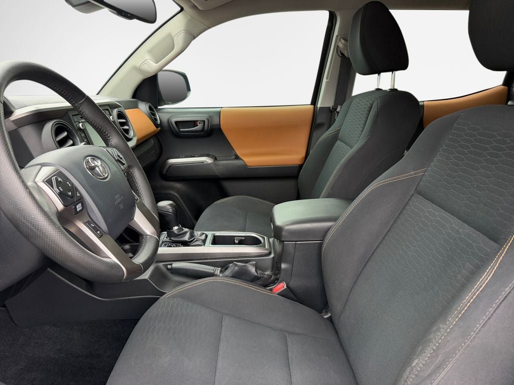 Used 2018 Toyota Tacoma SR5 RWD image 12