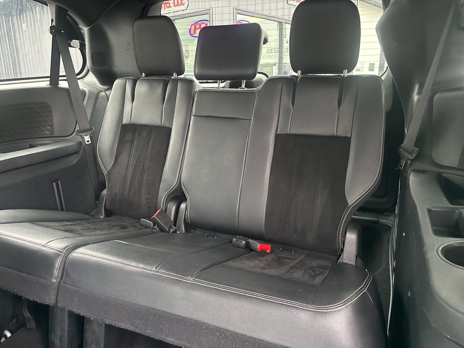 Used 2016 Dodge Grand Caravan SXT image 14