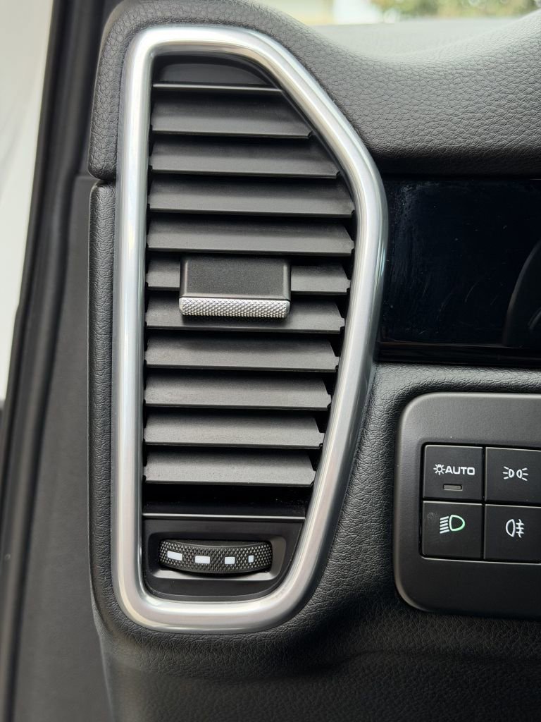 Used 2022 Porsche Cayenne Coupe image 29