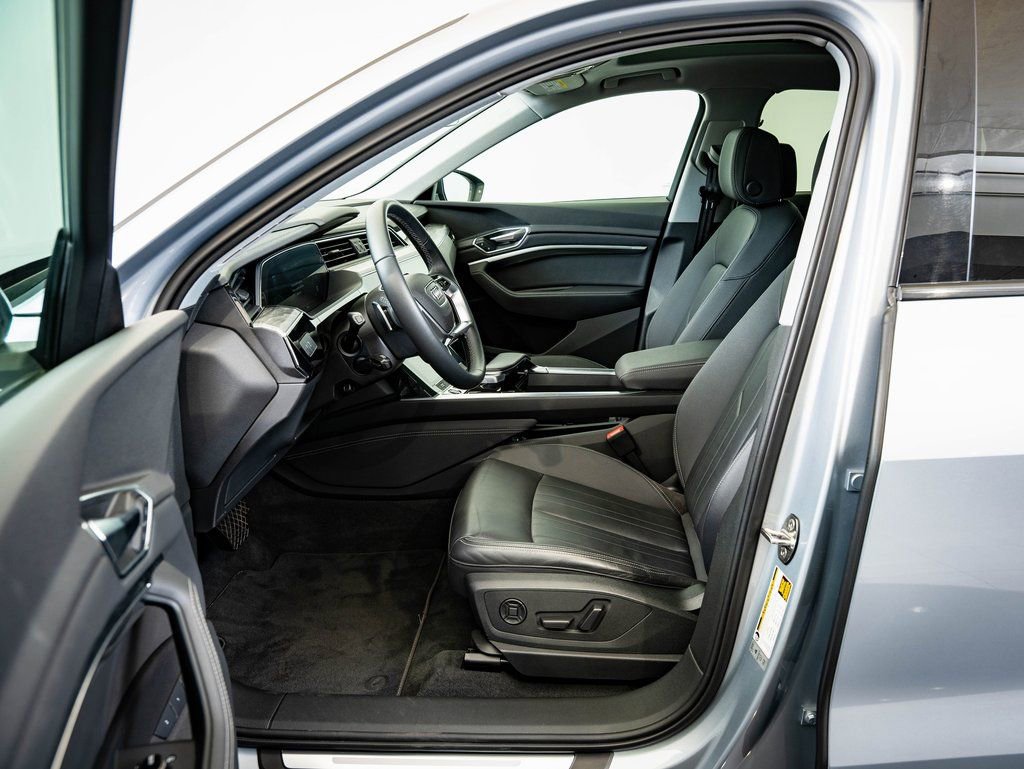 Used 2022 Audi e-tron Premium w/ Convenience Plus Package image 20