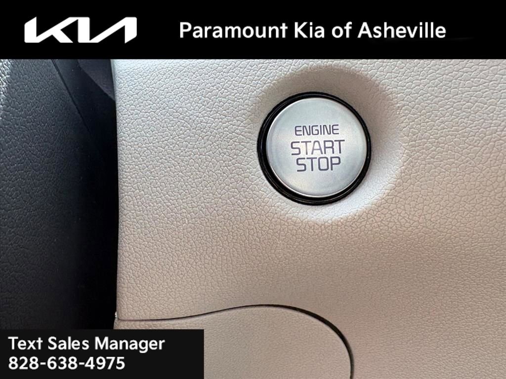 Certified 2025 Kia Sorento S image 14