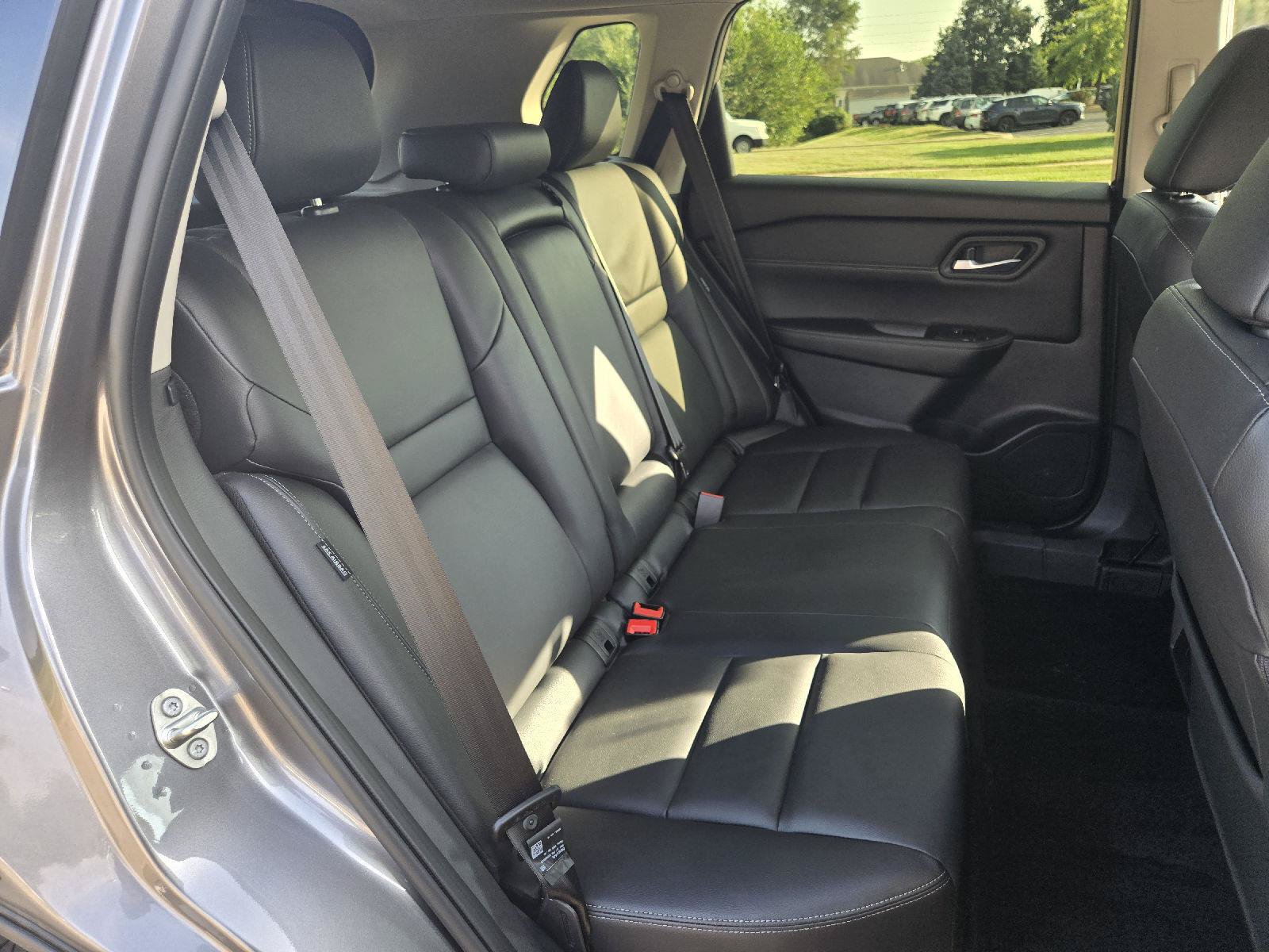 Used 2025 Nissan Rogue SL AWD/4WD image 28
