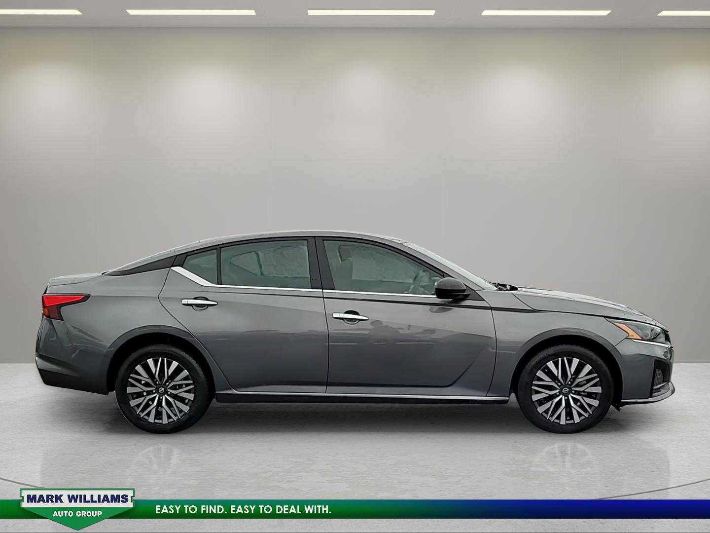 Used 2024 Nissan Altima 2.5 SV AWD/4WD image 2