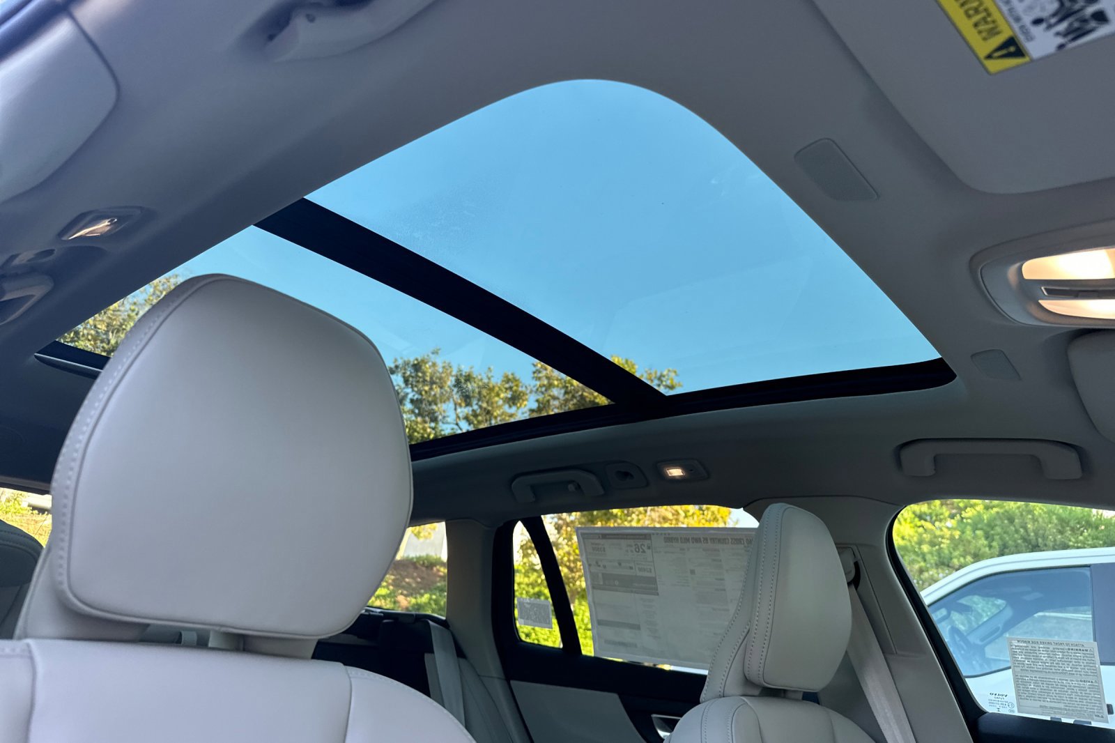 New 2026 Volvo V60 B5 Cross Country Ultra w/ Climate Package image 15