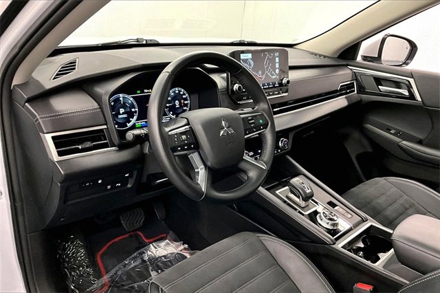 Used 2024 Mitsubishi Outlander Ralliart image 13