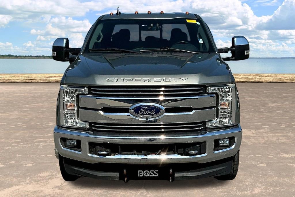 Used 2019 Ford F350 Lariat w/ Chrome Package image 4