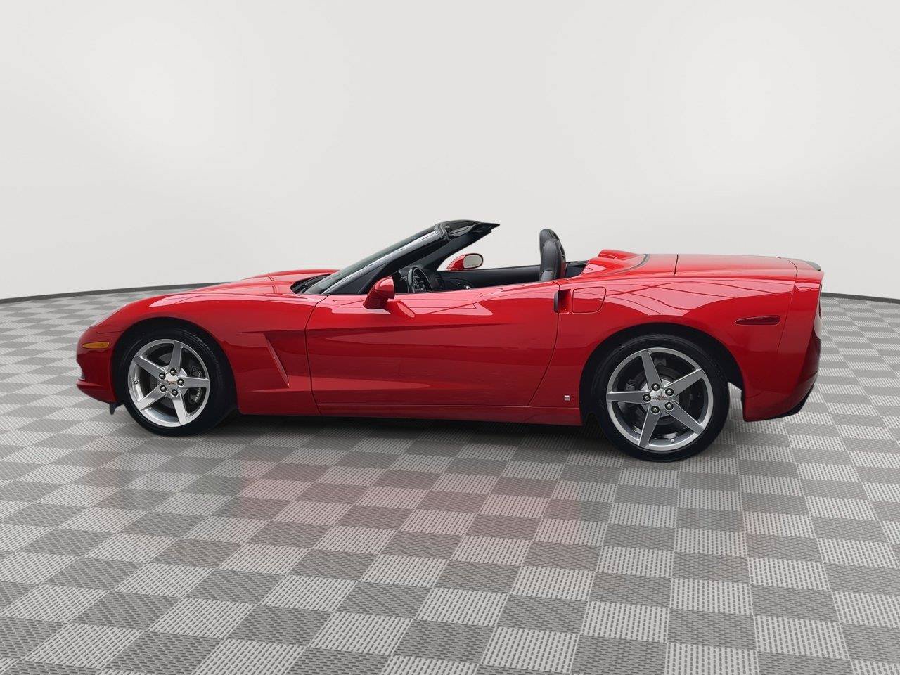 Used 2006 Chevrolet Corvette Convertible w/ Preferred Equipment Group RWD image 31