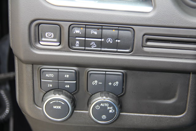 Used 2023 Chevrolet Suburban Premier AWD/4WD image 34