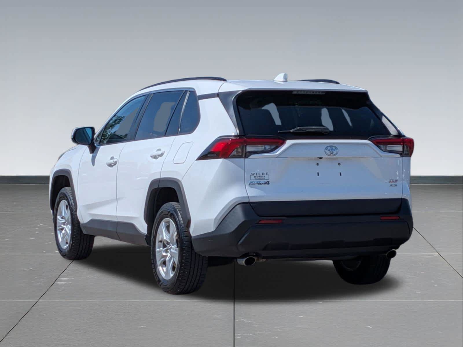 Used 2020 Toyota RAV4 XLE AWD/4WD image 3