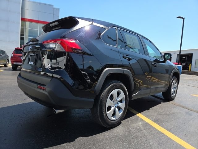 Used 2022 Toyota RAV4 LE AWD/4WD image 7